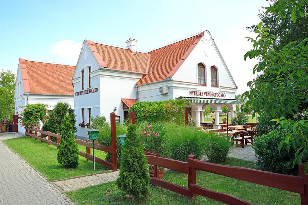 Hegykő Nyerges Vendegfogado Bed & Breakfast エクステリア 写真